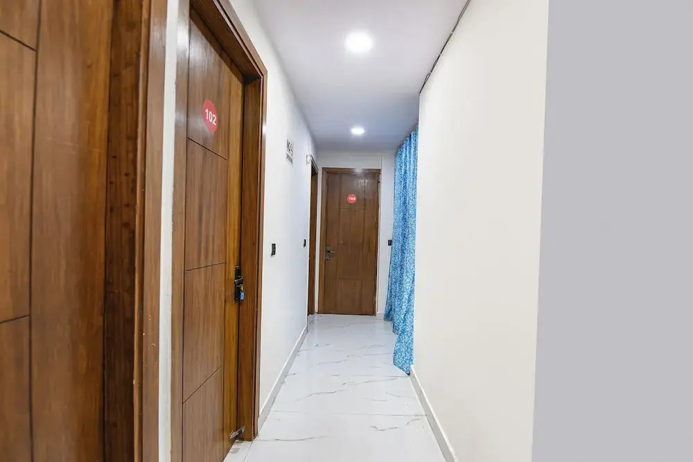 Foto - FabHotel NP International - Nehru Place Market