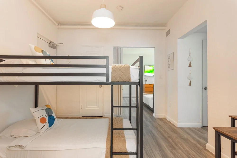 Photo - West Deco