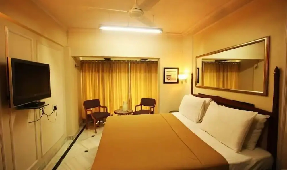 Photo - Royal Park Hotel