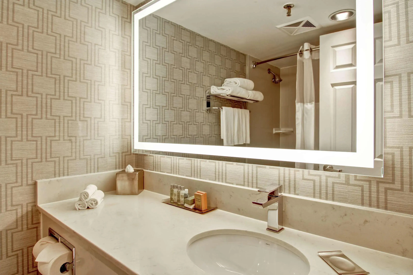 Photo - DoubleTree by Hilton Toronto Downtown