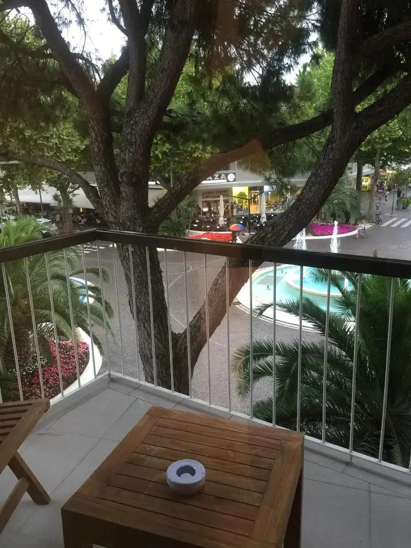 Photo - Monaco Suites Hotel