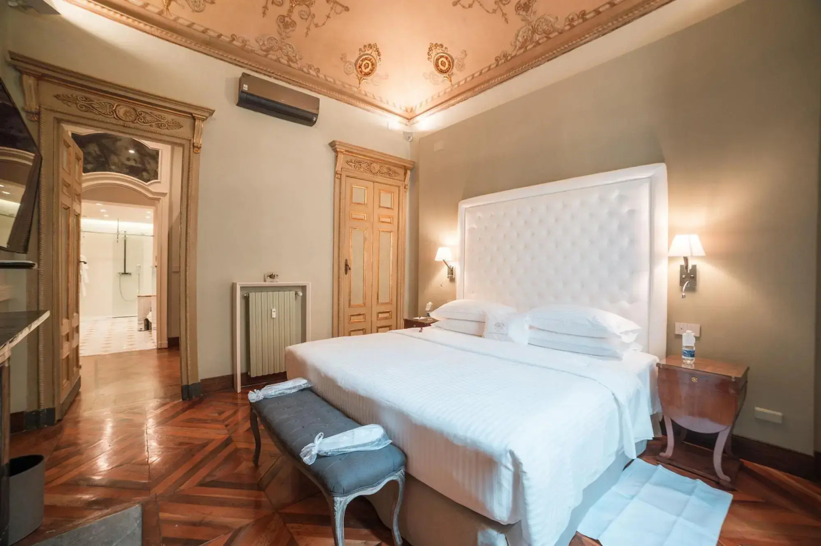 Photo - Royal Palace Hotel