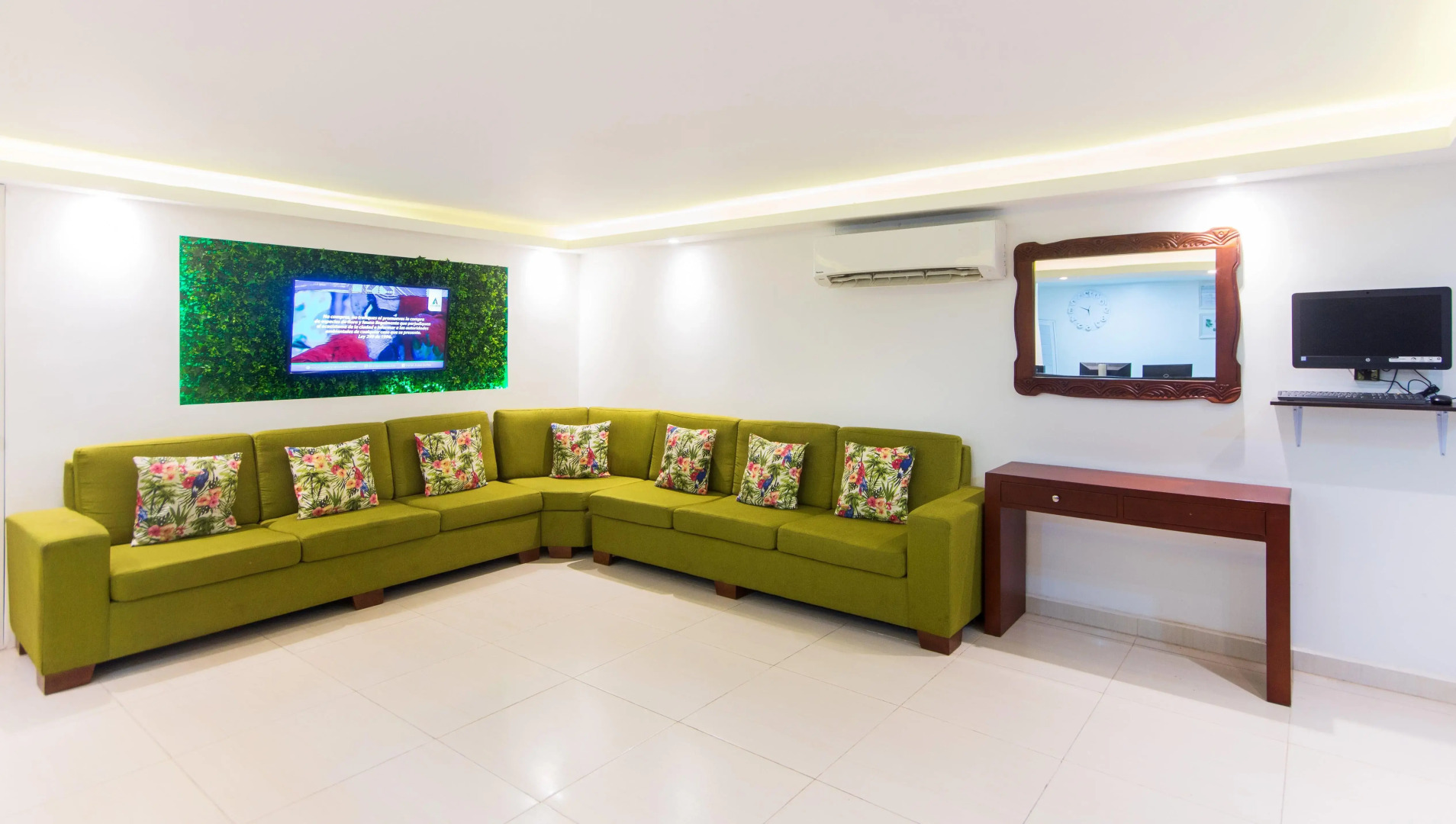 Photo - Hotel Avexi Suites By GEH Suites