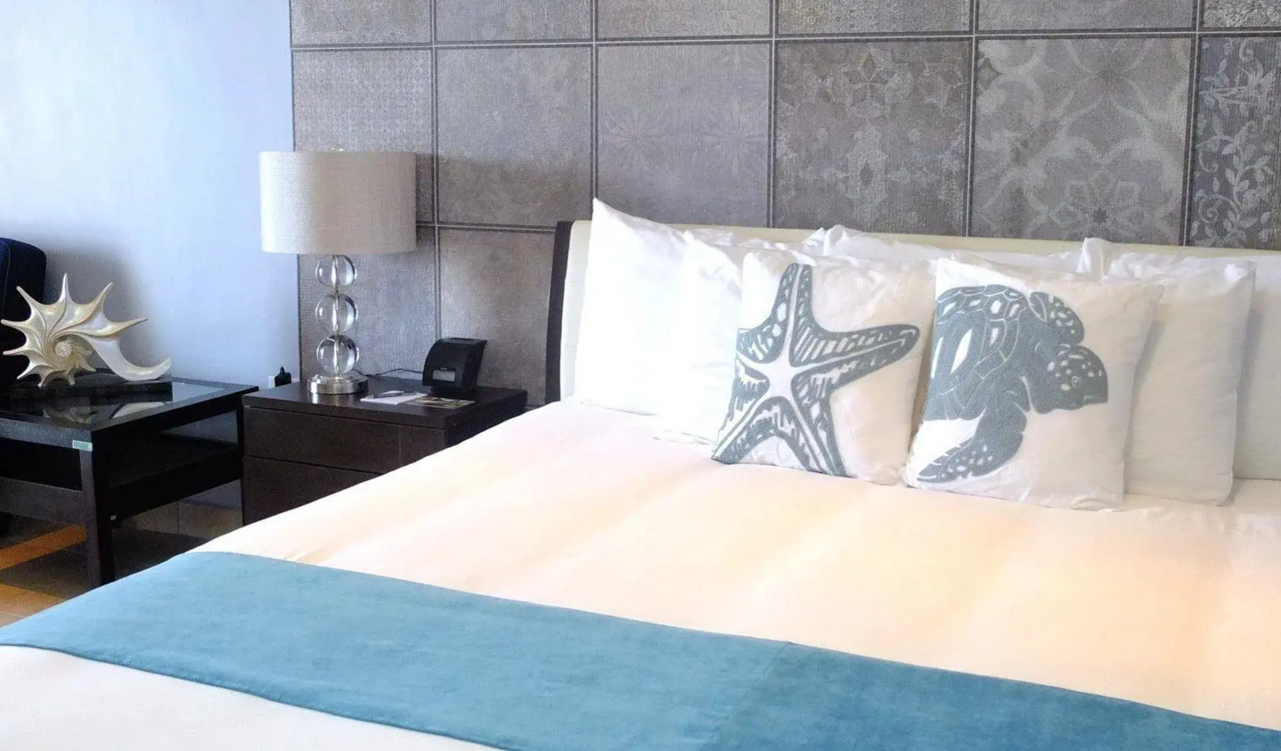 Photo - Tropical Suites Hotel