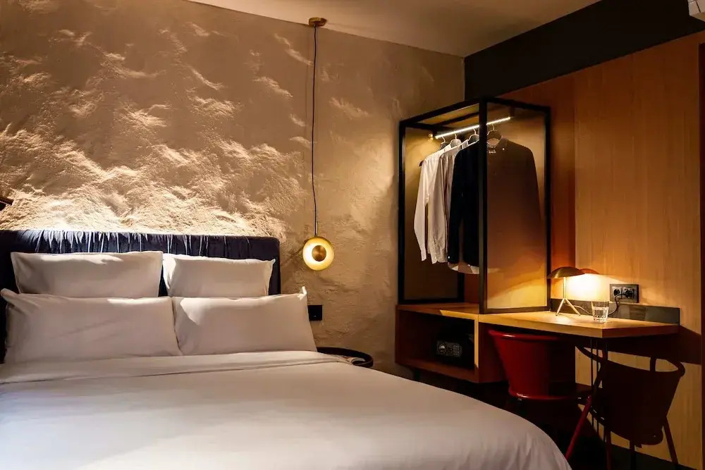 Photo - Letoh Letoh Sevilla