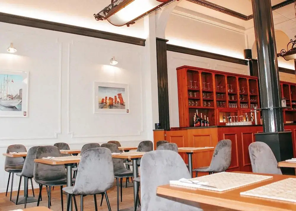 Photo - Alpha Hotel