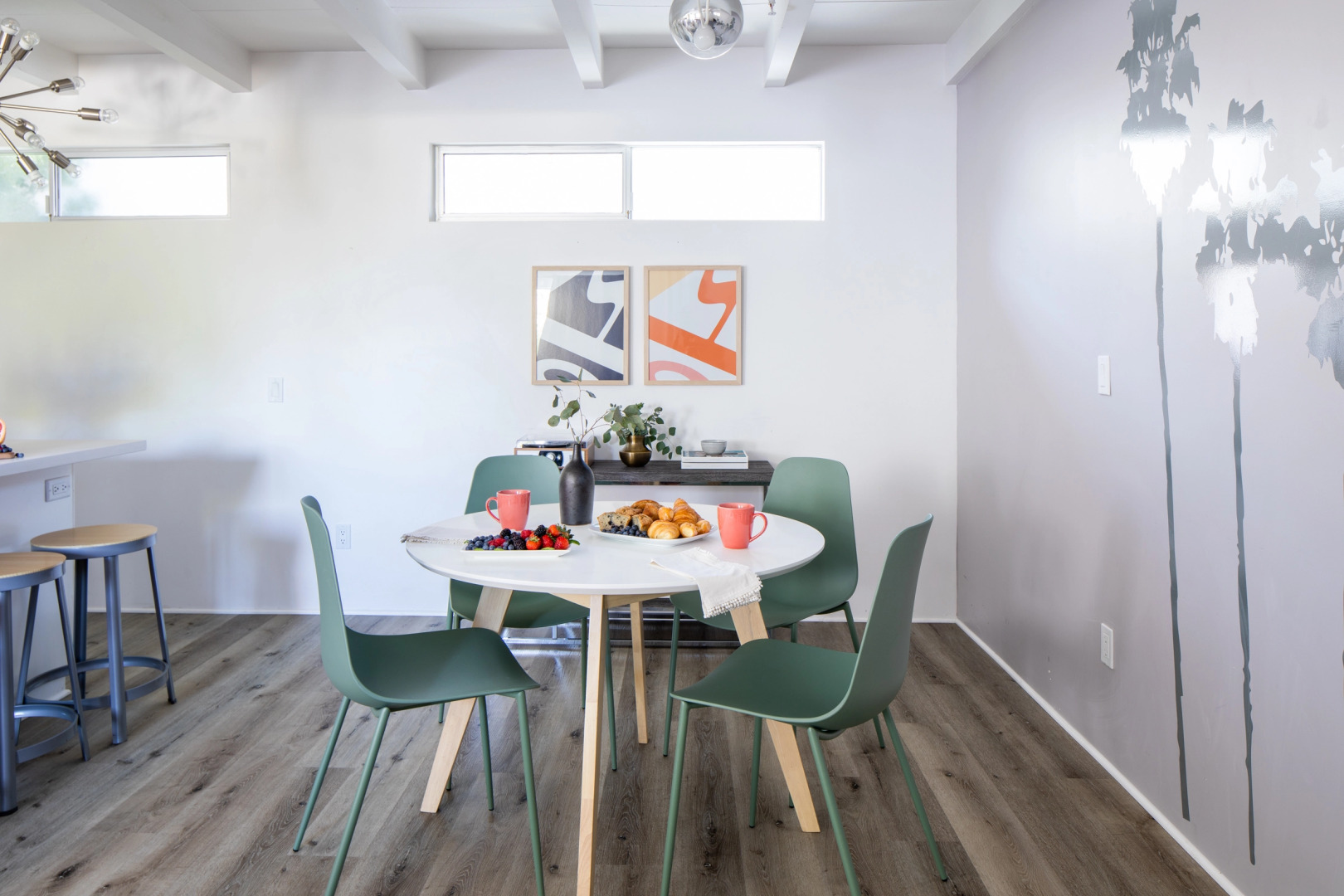 Foto - The Wesley by AvantStay Mid-Century Modern Oasis with Pool