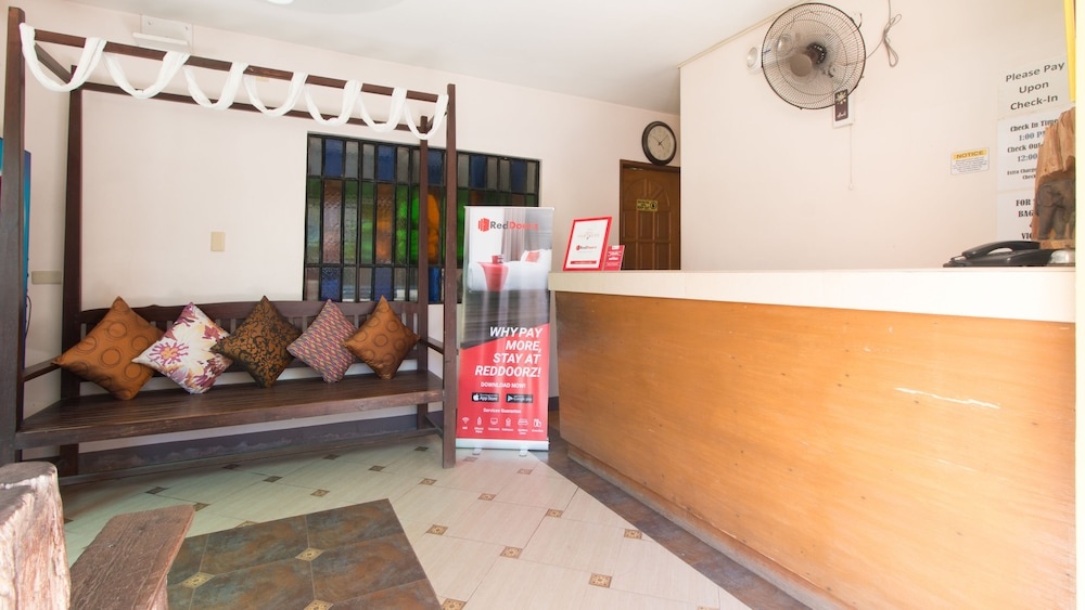 RedDoorz @ Teofila Lodge