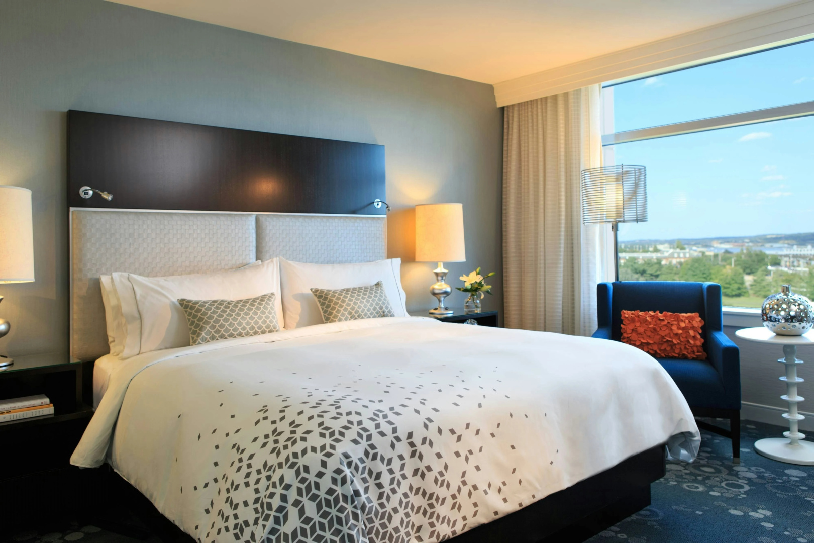 Photo - Renaissance Arlington Capital View Hotel