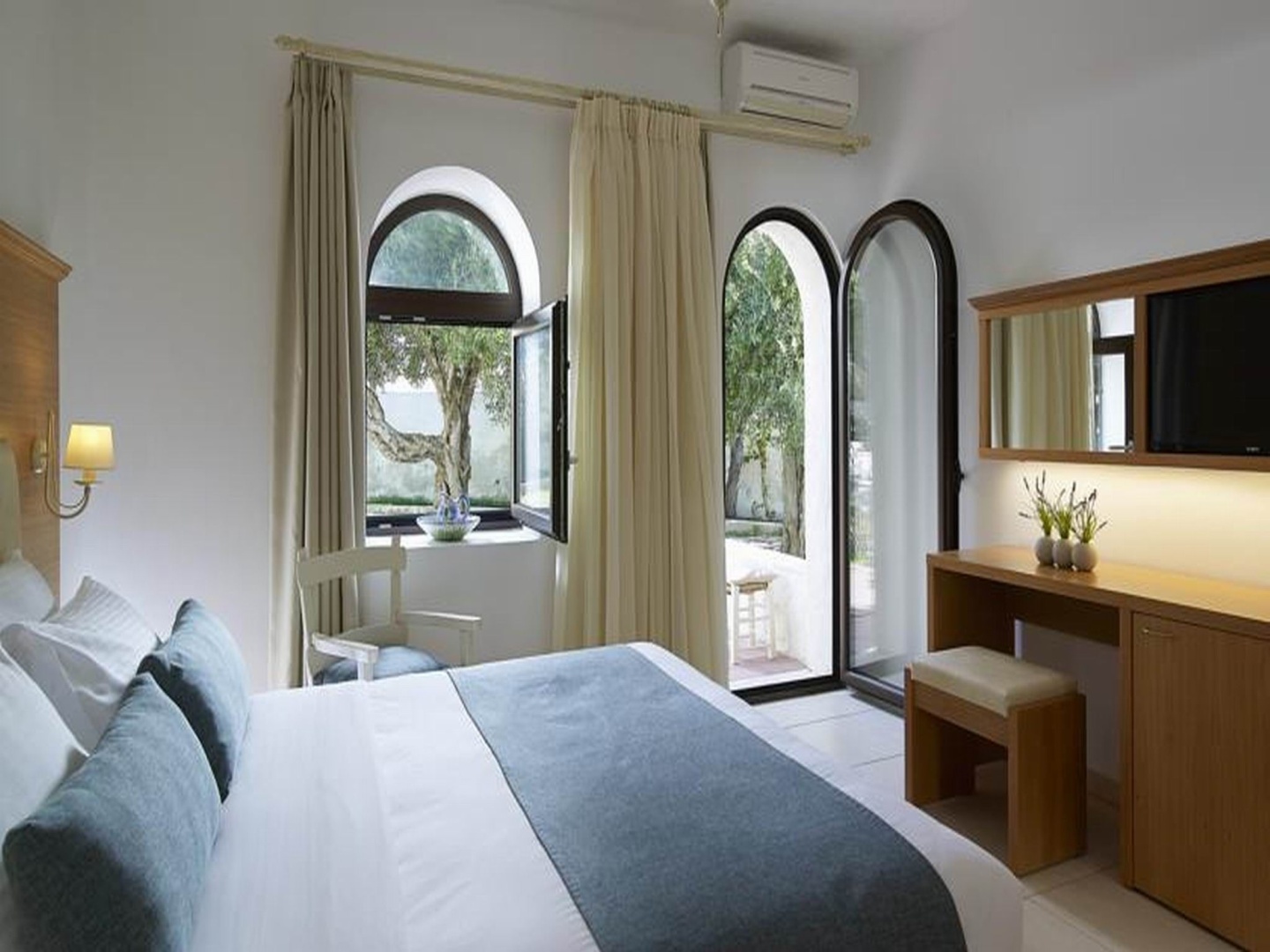 Coriva Beach Hotel & Bungalows