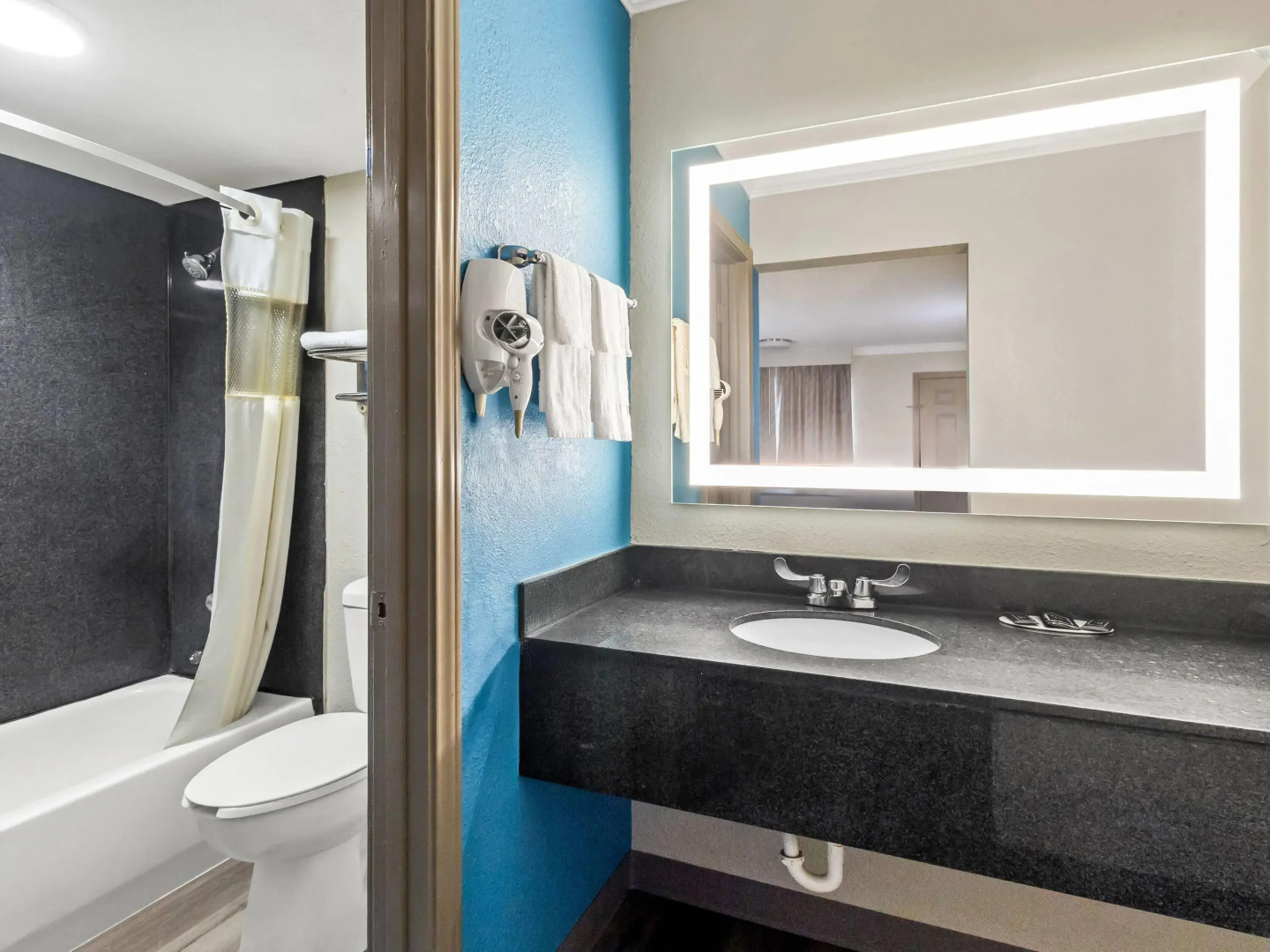 Photo - Days Inn by Wyndham Houston East