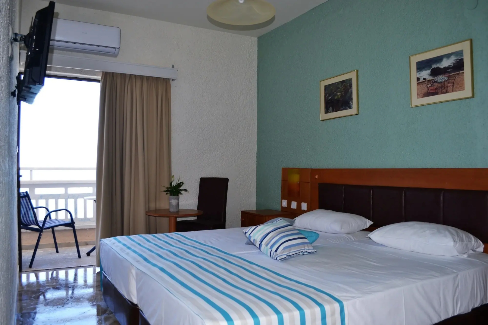 Photo - Sunset Beach Hotel