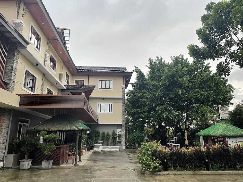 Sarojus Farmview Hotel