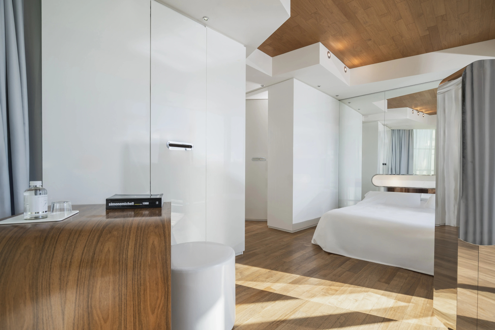 Photo - i-Suite Hotel