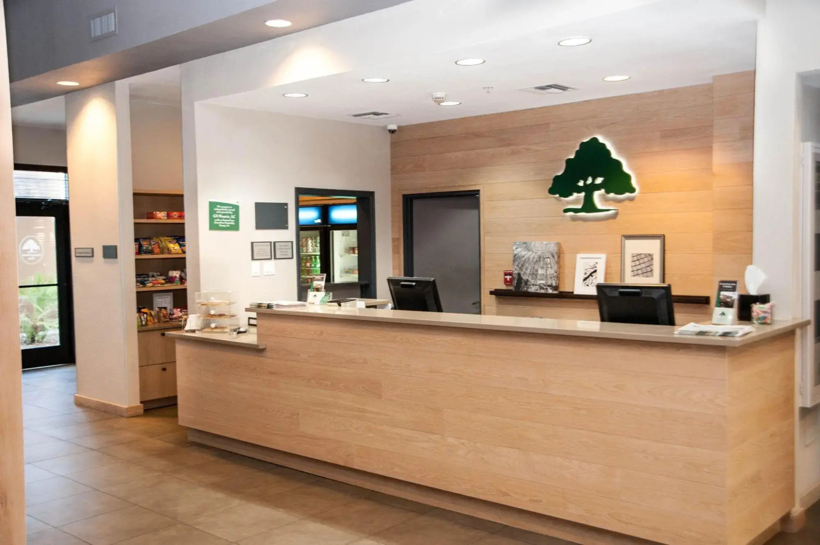 Photo - GreenTree Inn & Suites Phoenix Sky Harbor