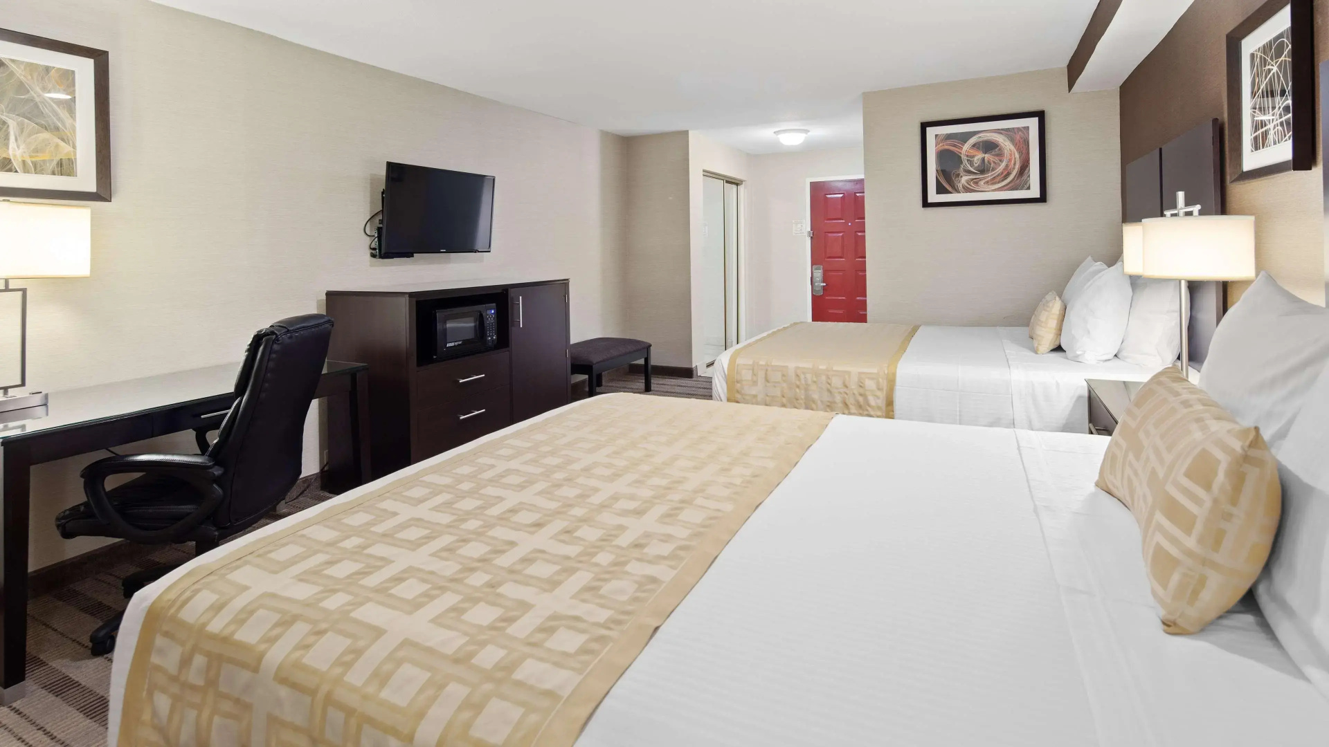 Photo - Best Western Pasadena Royale Inn & Suites