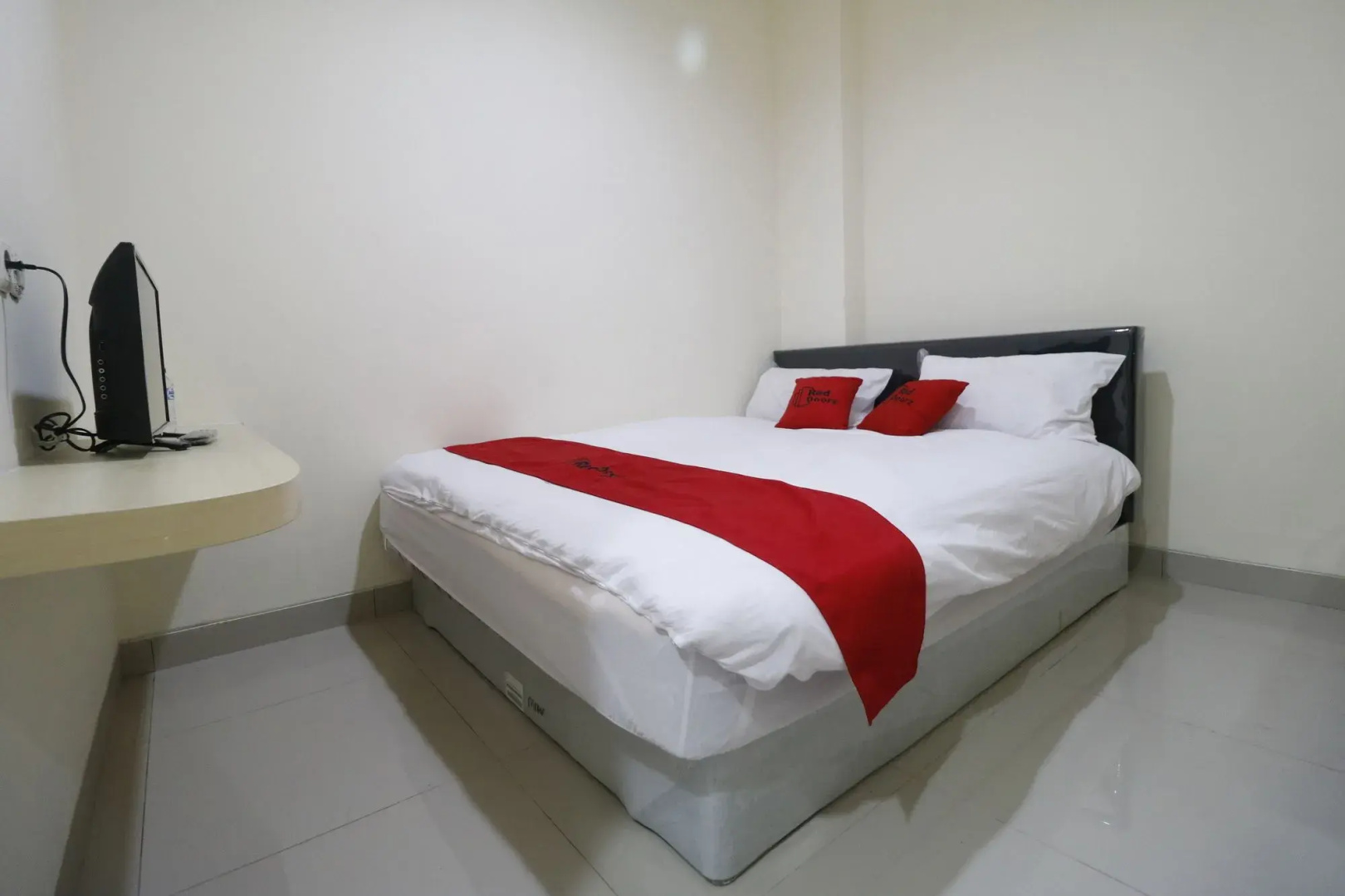 Photo - RedDoorz Plus near Mall Ciputra Jakarta