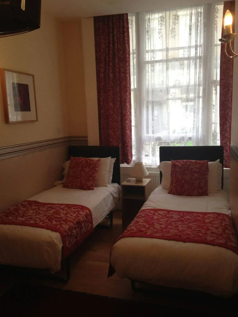 Photo - Glendale Hyde Park Hotel