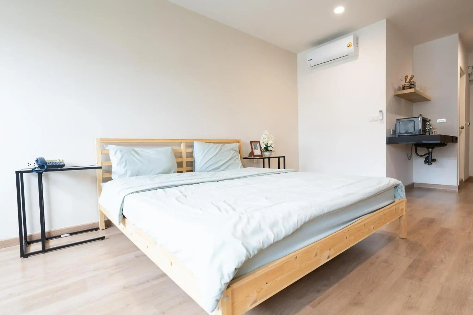 Photo - L.A. Tower Hotel