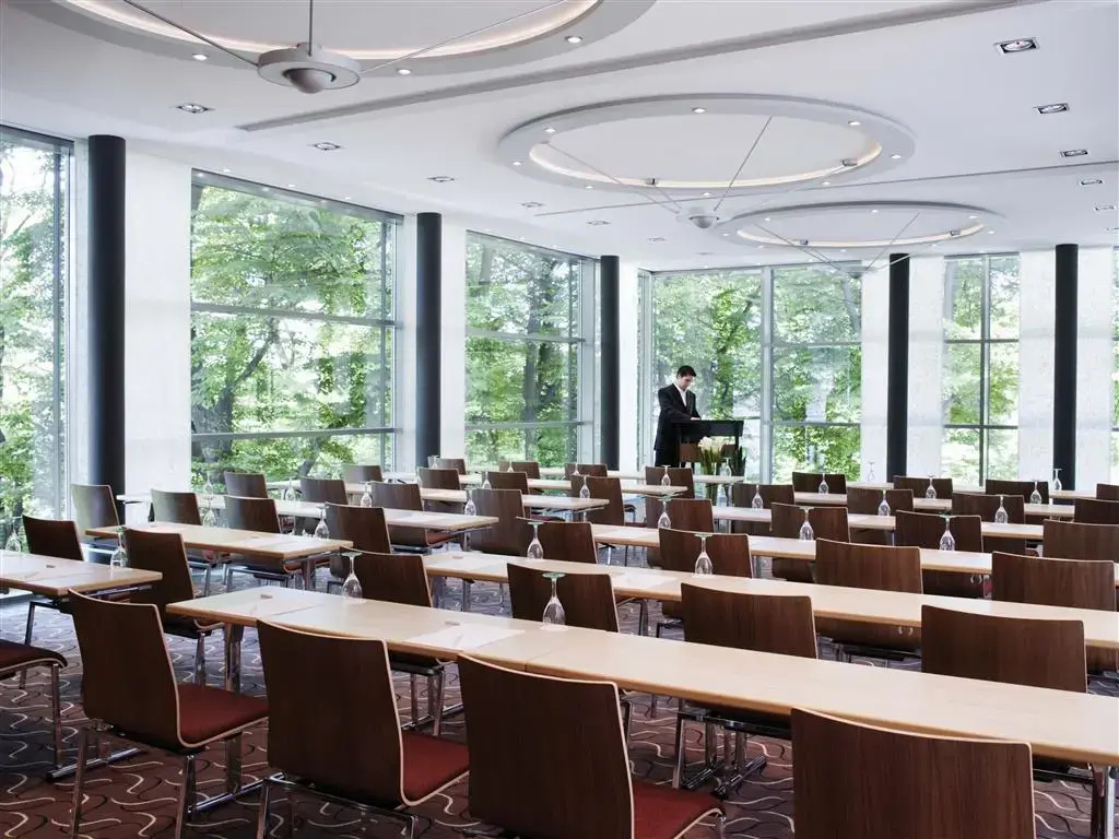 Foto - MÖVENPICK Hotel Hamburg City, historischer Wasserturm im Schanzenpark