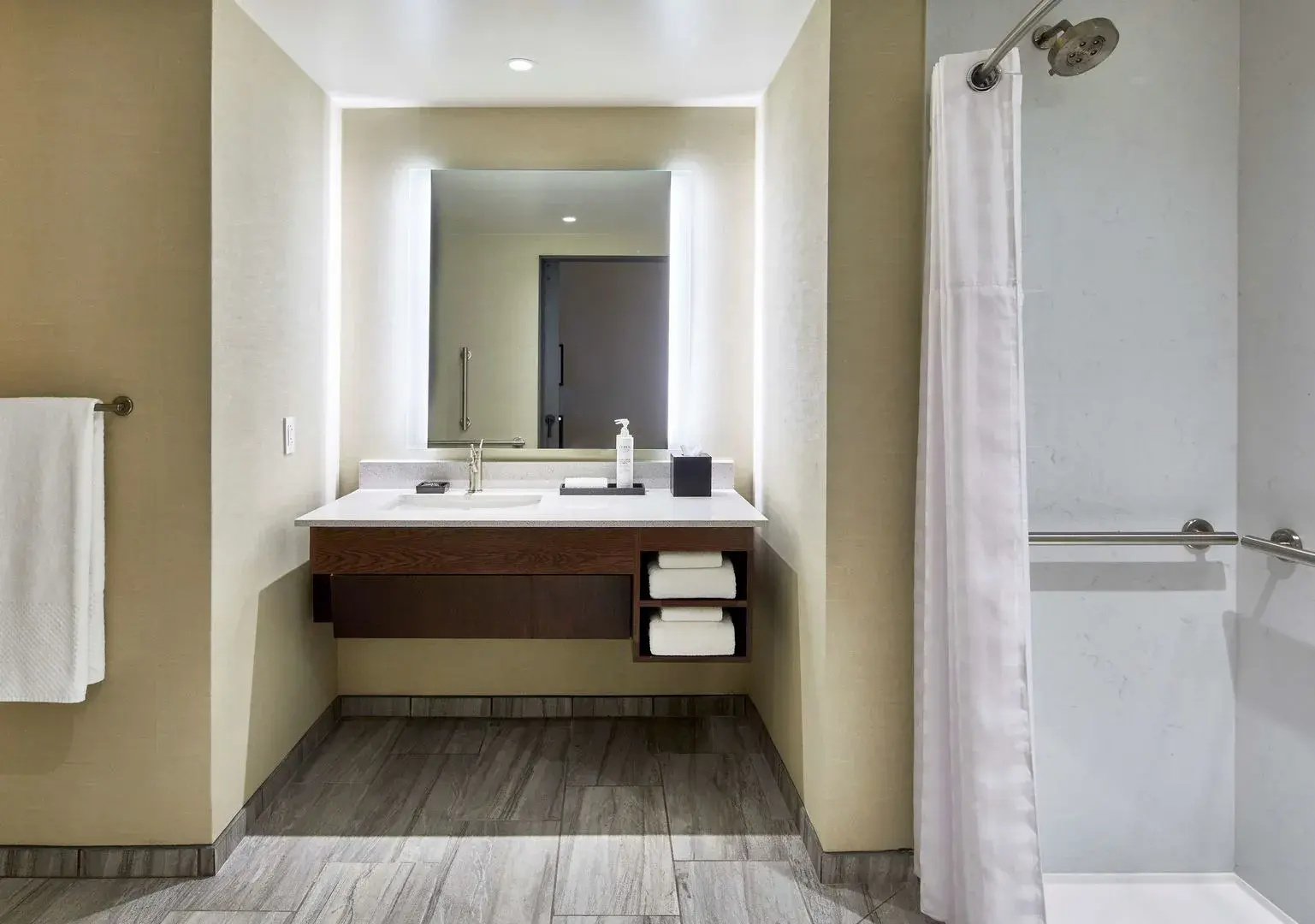 Photo - Embassy Suites by Hilton Nashville Downtown