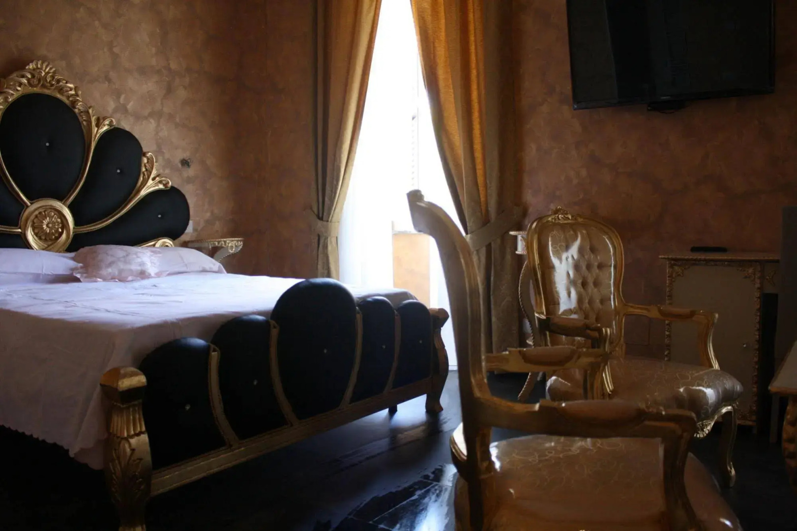 Photo - Pope's Suites