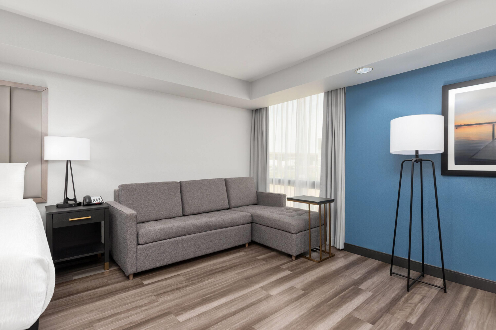 Photo - La Quinta Inn & Suites by Wyndham Dallas I-35 Walnut Hill Ln