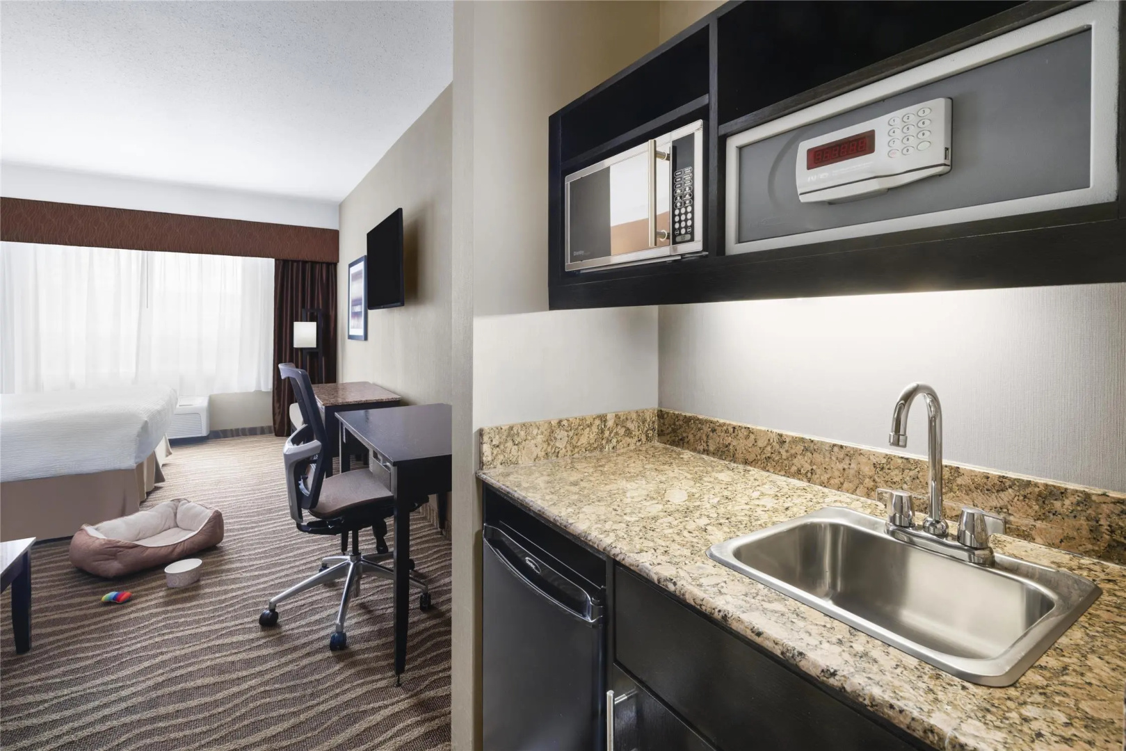 Photo - Best Western Premier Freeport Inn Calgary Airport