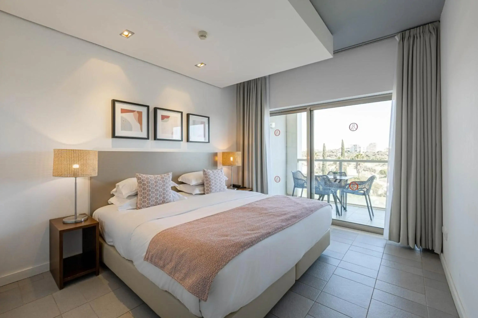 Photo - Pelican Alvor