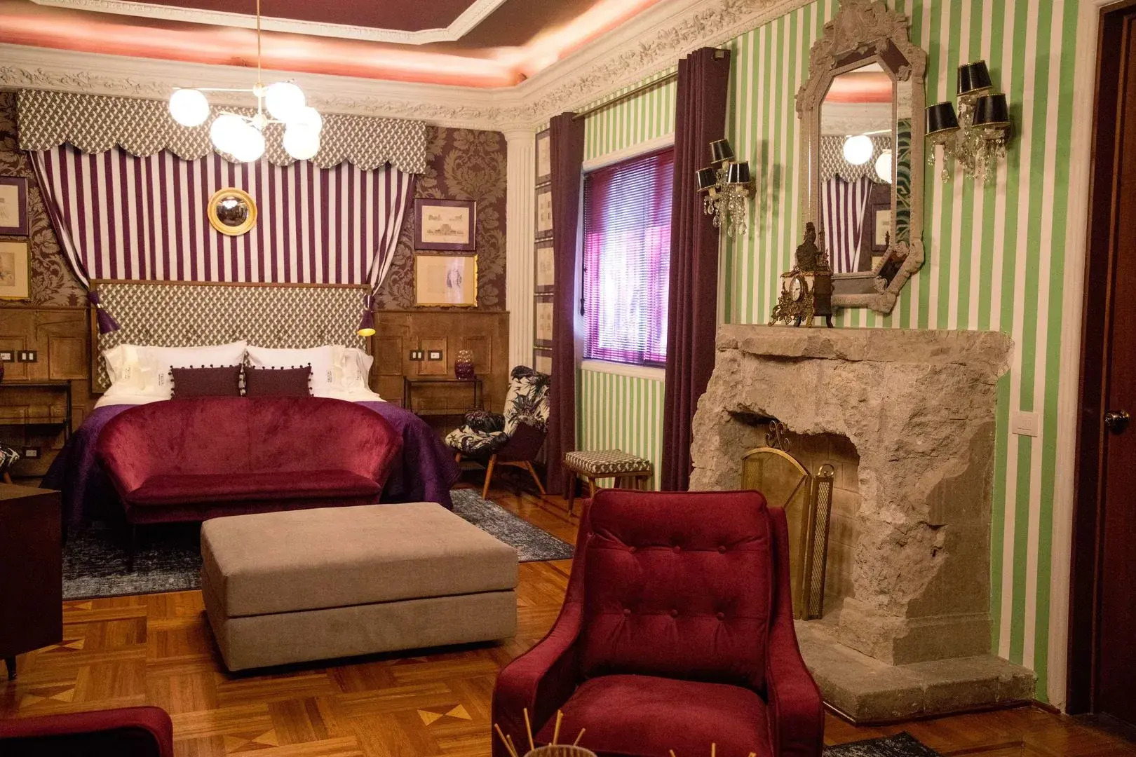 Photo - Pug Seal Polanco Anatole France