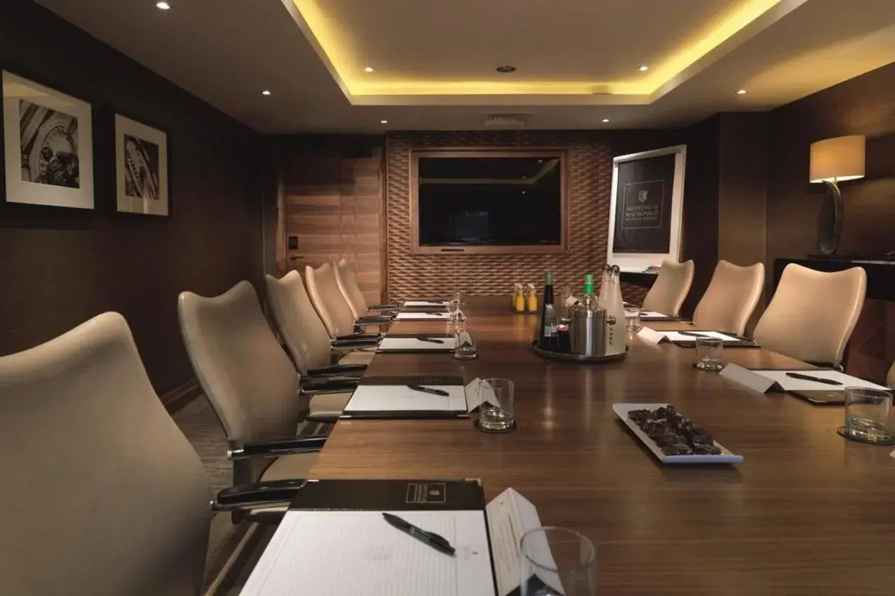 Photo - Macdonald Windsor