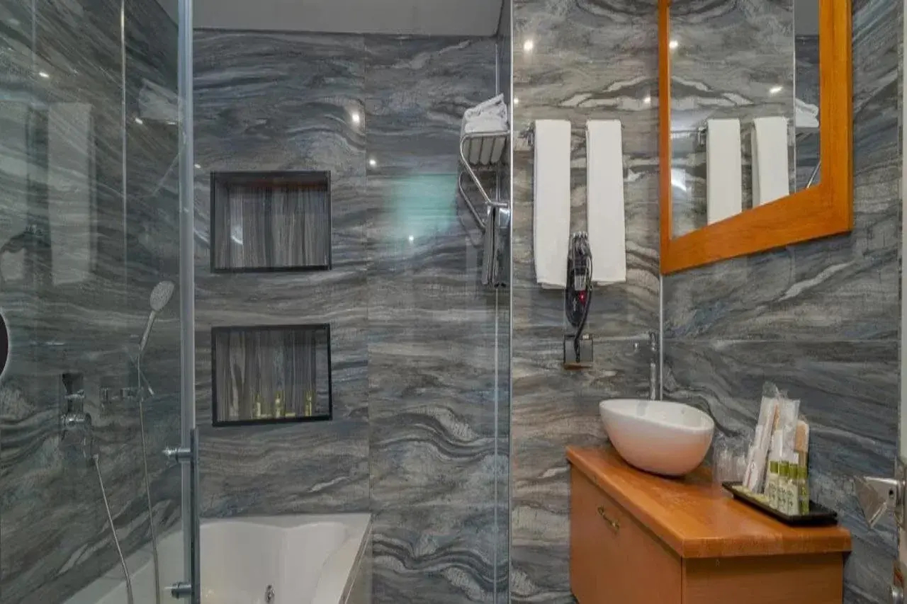 Photo - Best Western Izmir Hotel