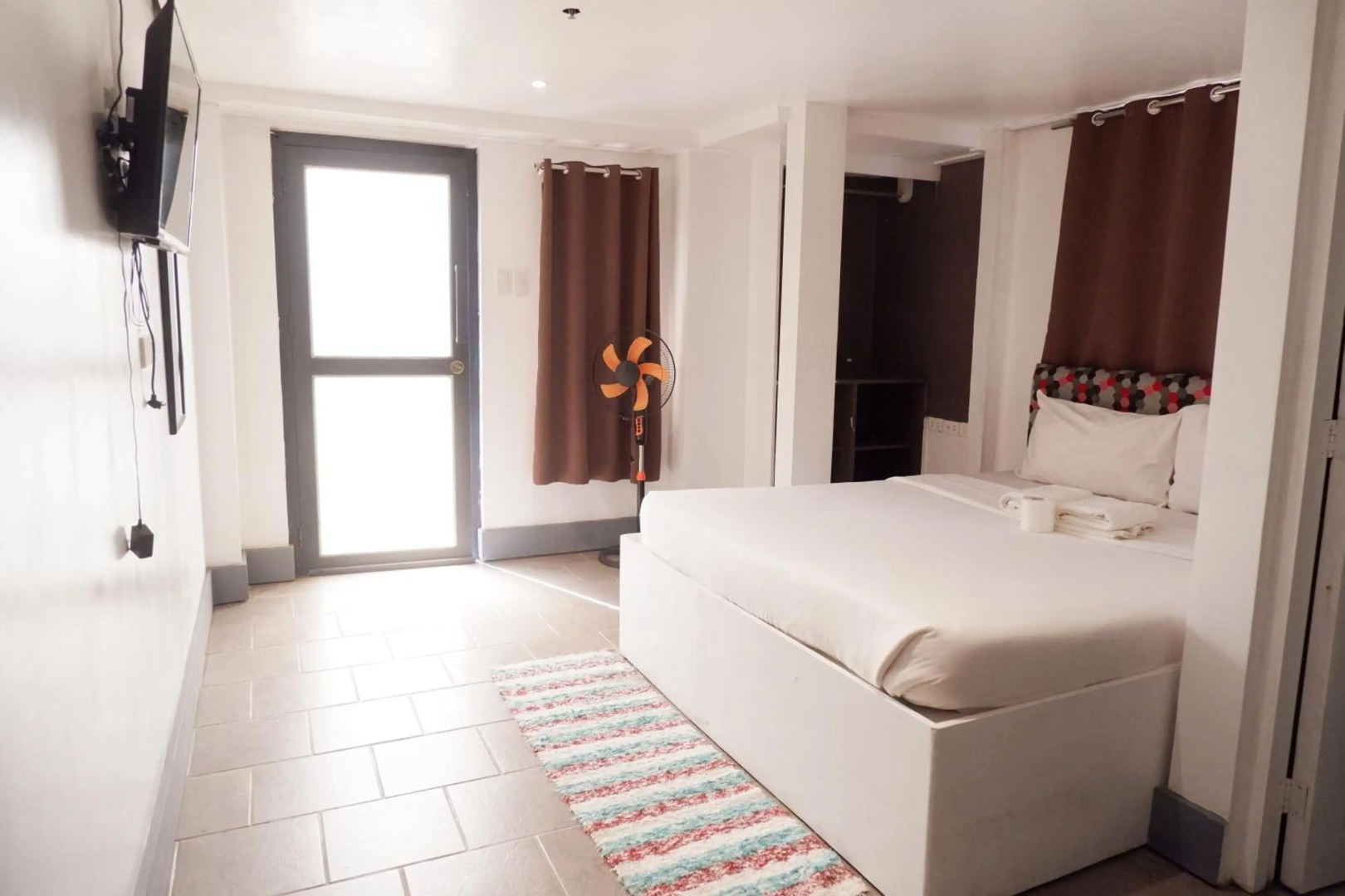 OYO 492 Sunset View Ridge Residences