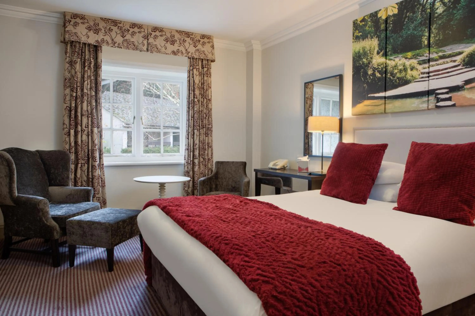 Photo - Sunday Box Hill Burford Bridge Hotel