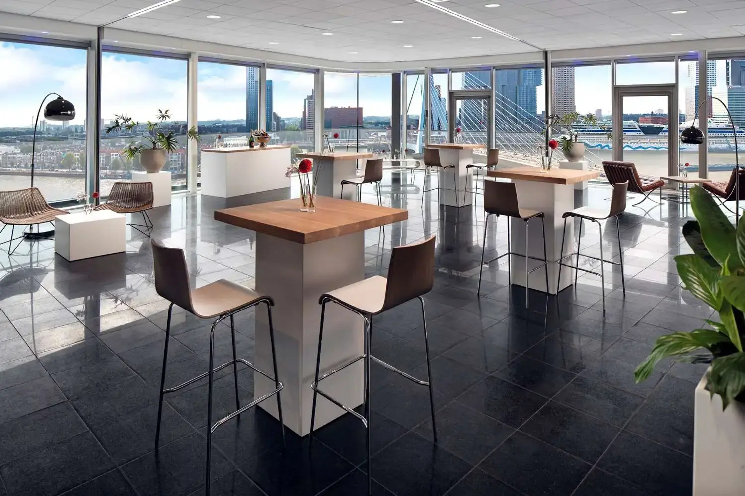 Foto - DoubleTree by Hilton Rotterdam Centre Hotel