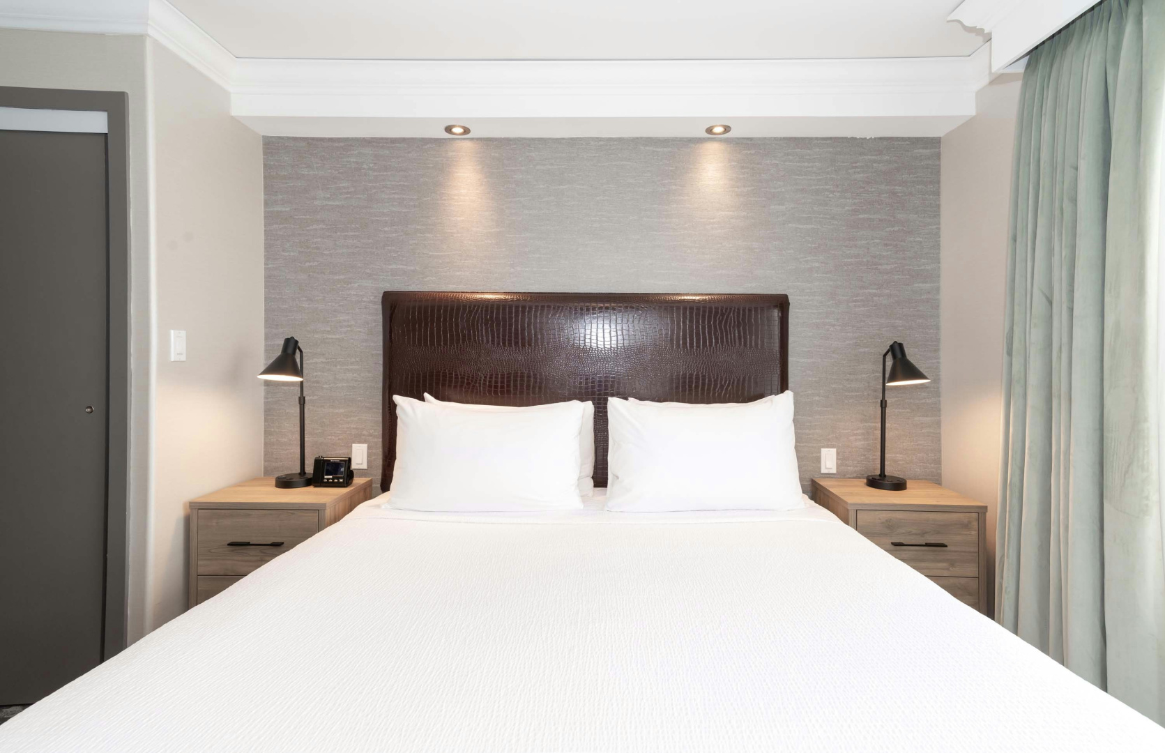 Photo - Sandman Signature Toronto Airport Hotel