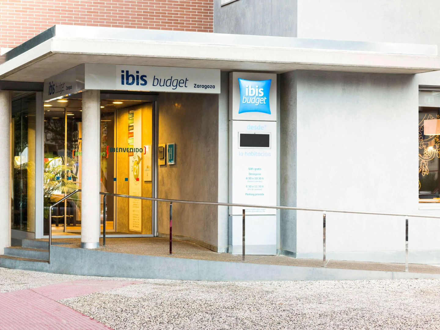 Photo - B&B HOTEL Zaragoza Plaza Mozart