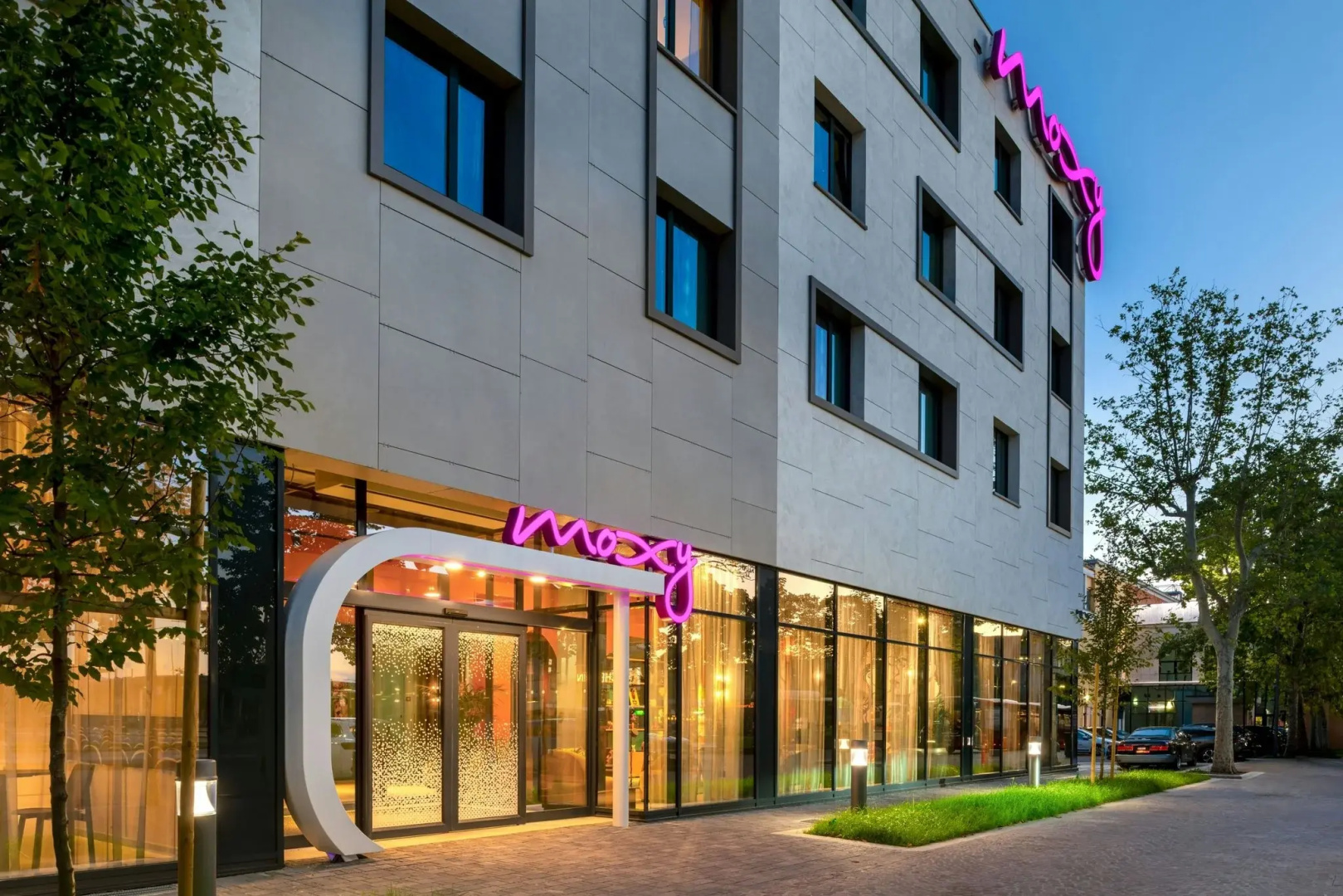 Photo - Moxy Verona