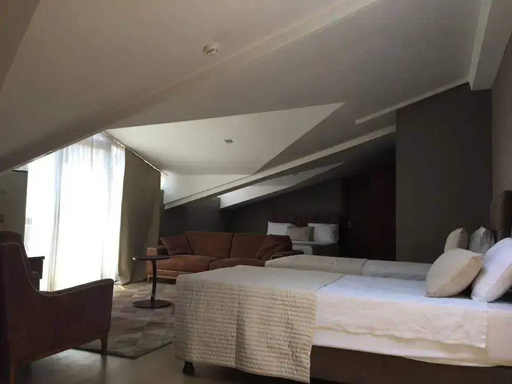 Photo - The Elegant Hotel
