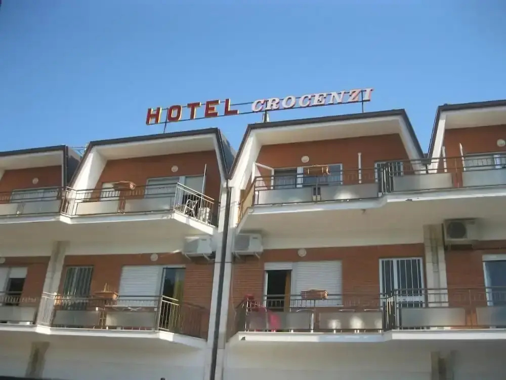 Hotel Crocenzi — фото 1