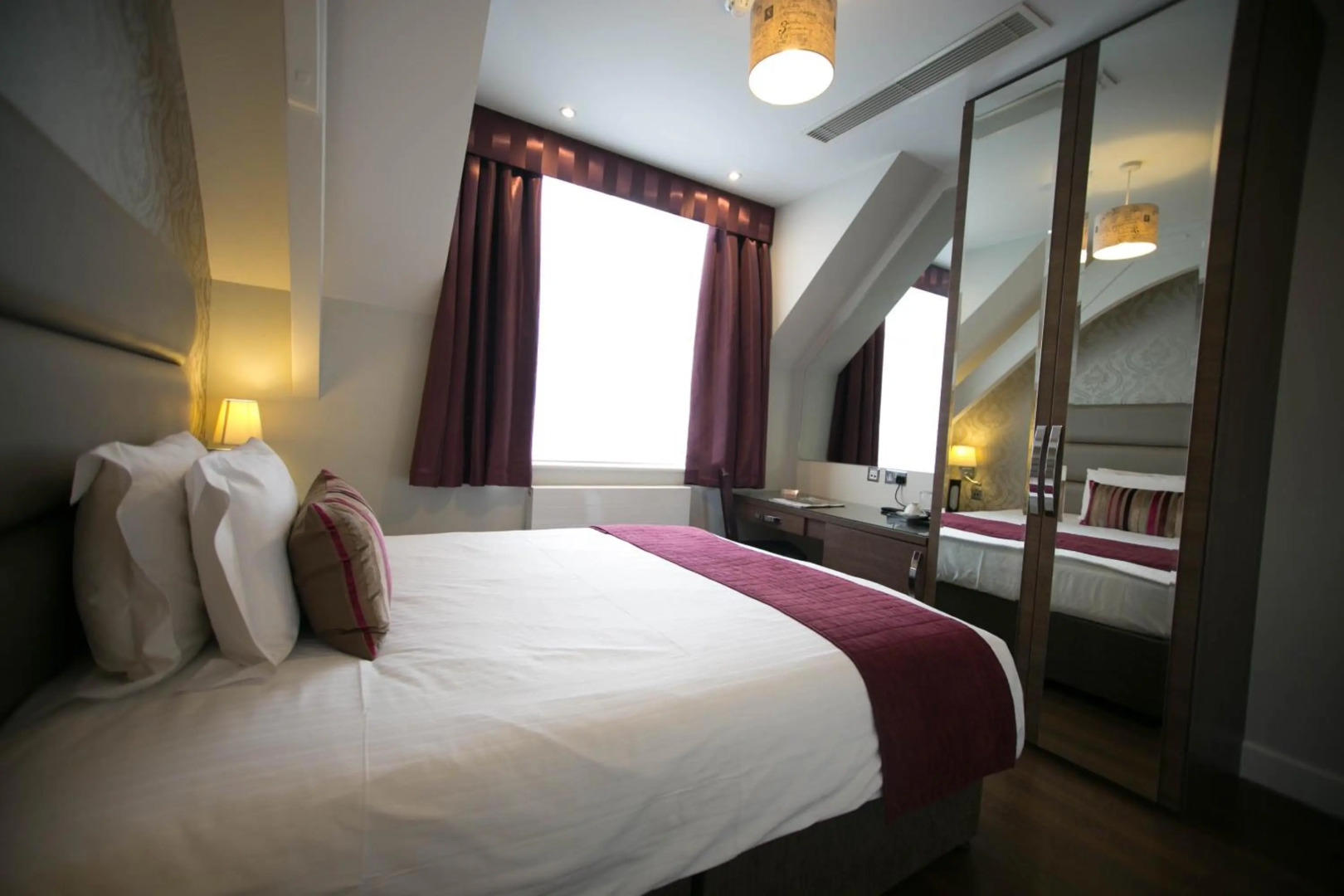 Photo - The Pillar Hotel