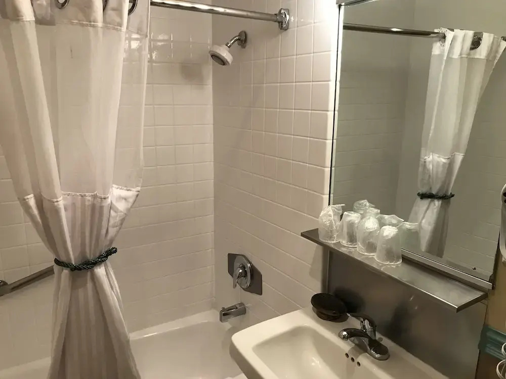 Photo - Foghorn Harbor Inn