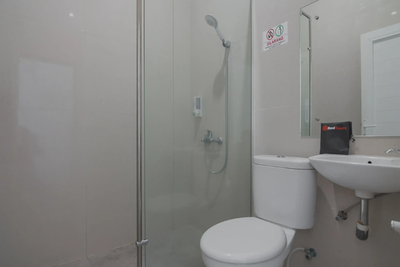 Photo - RedDoorz near Hermes Place Polonia Medan