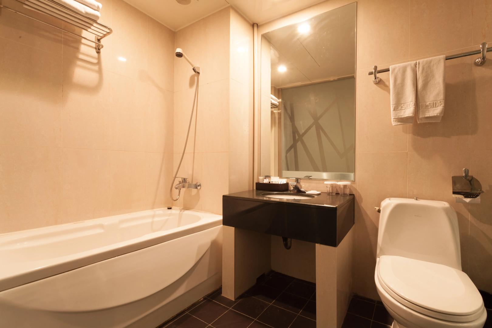 Photo - The Riverside Hotel