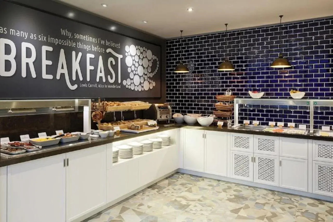 Photo - Premier Inn Hamburg City Centre