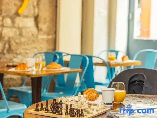 Photo - Young and Happy Latin Quarter by Hiphophostels