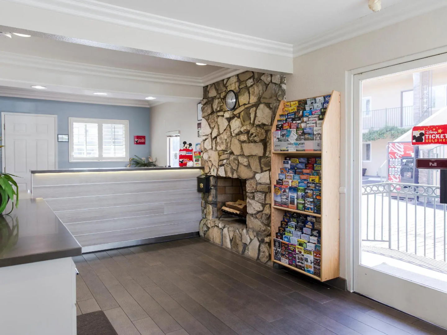 Photo - Anaheim Islander Inn and suites near Park and Convention center