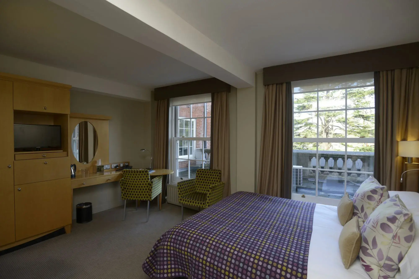 Photo - The Lensbury Resort