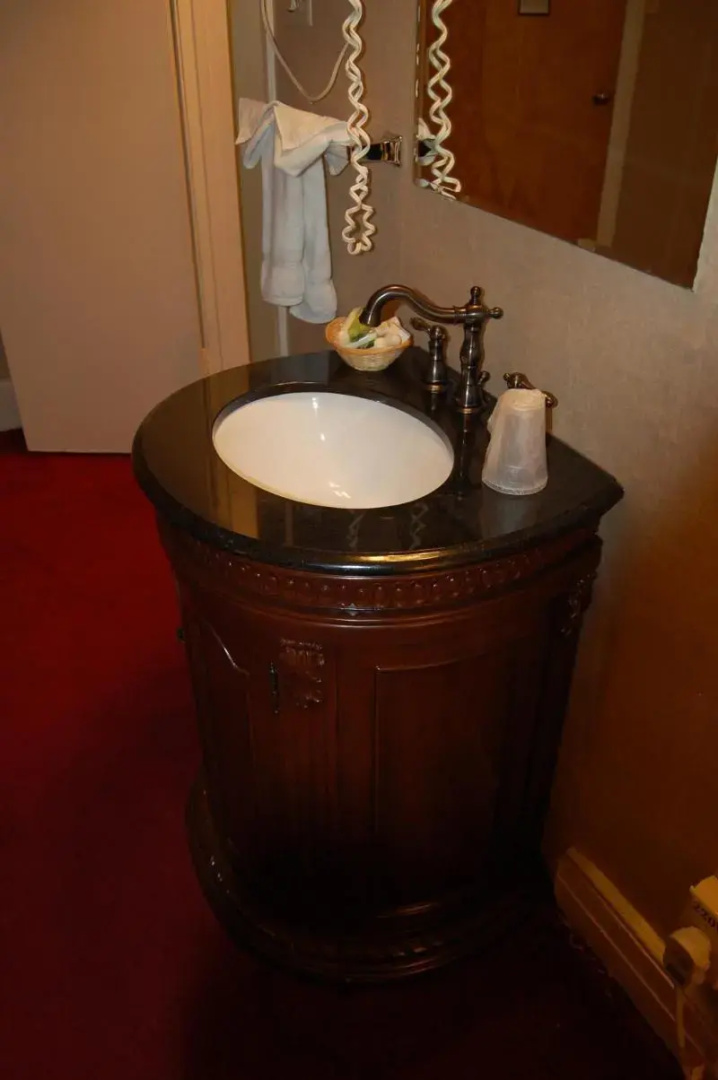 Photo - Windsor Inn Hotel