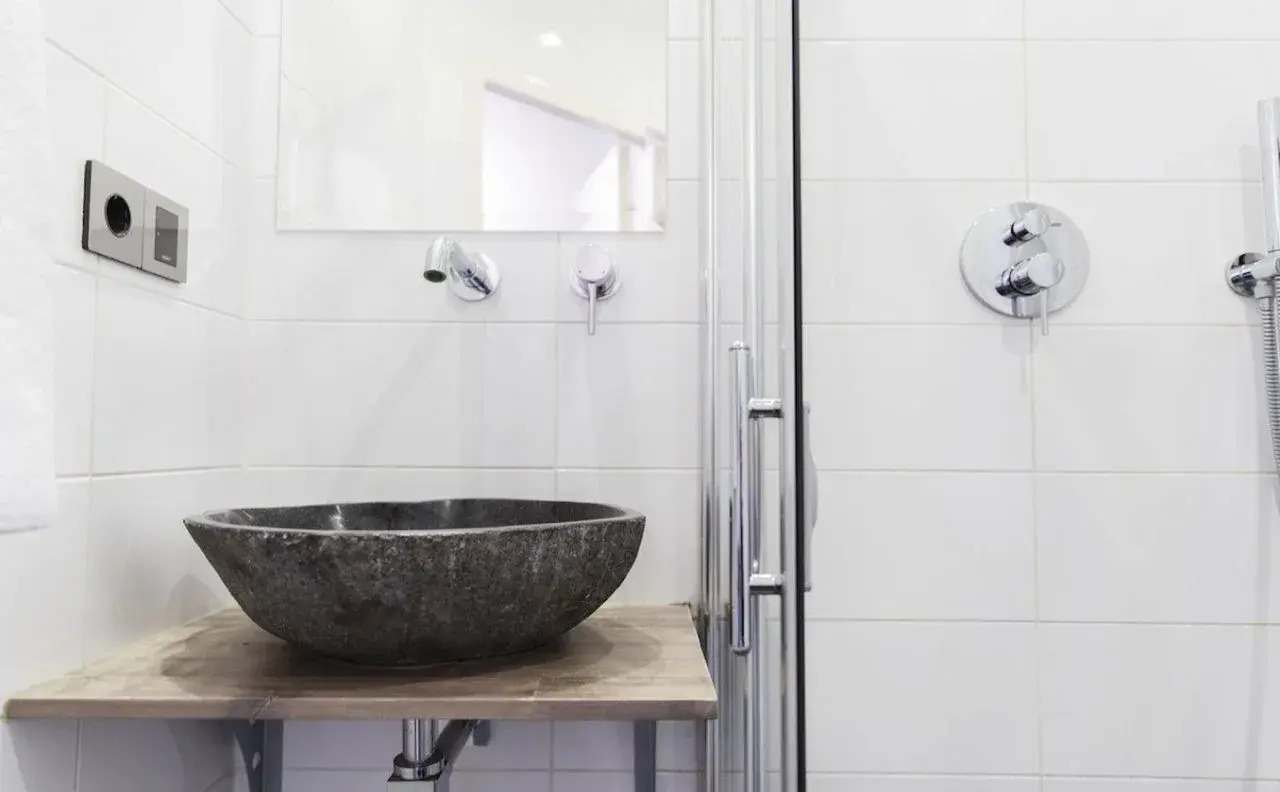 Photo - Quentin England Hotel